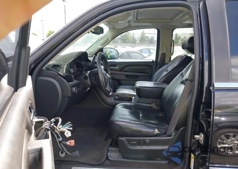 2011 Cadillac Escalade Ext Premium z USA, uszkodzony, nr VIN 3GYT4NEF7BG318363